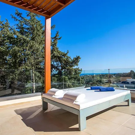 Vila Louloudi Hills 1 *